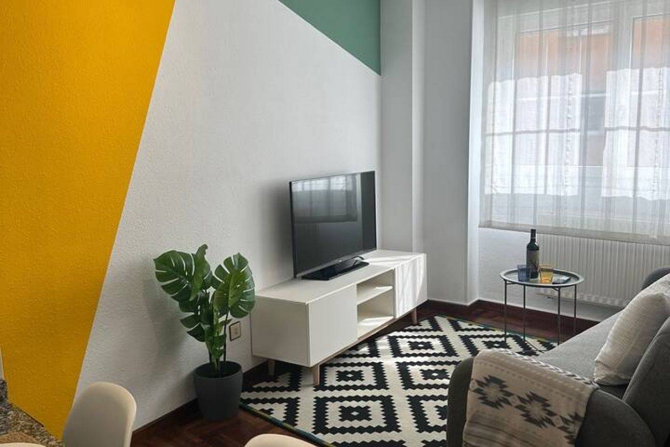Appartamento intero, Cozy Apartment with Wi-Fi & Full Kitchen in Oviedo, Montagne Cantabriche