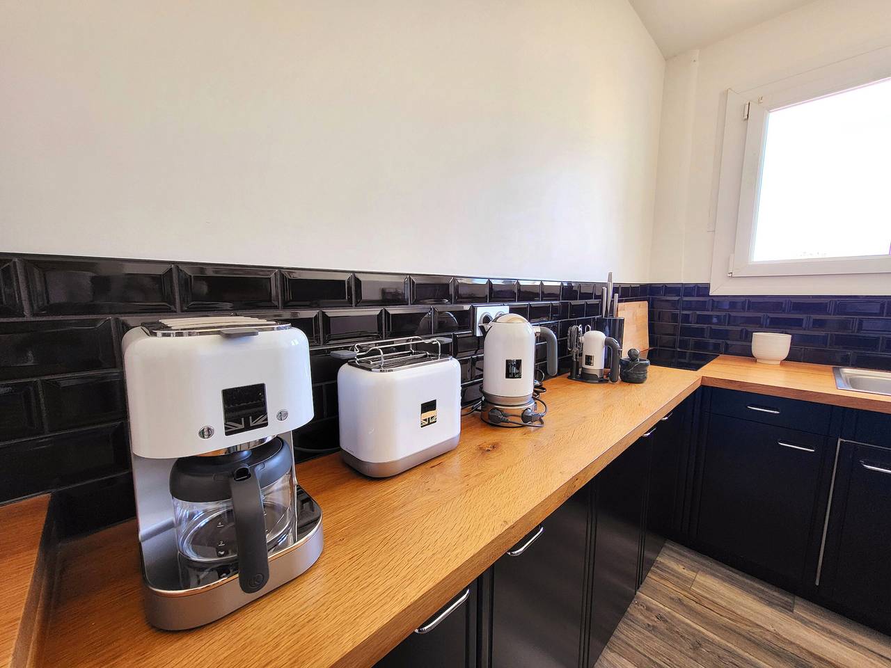 Appartement entier, Appartement moderne rénové - Face mer - Terrasse - Wifi gratuit in Les Sables-d'Olonne, Vendée