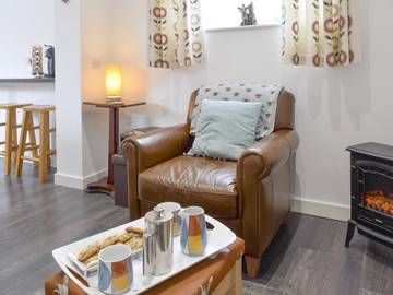 Log Cabin for 2 People in Melton, Leicestershire, Photo 4