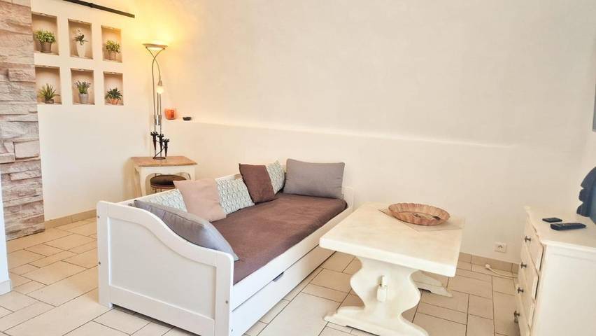 Gîte pour 2 personnes, avec balcon à Châteauneuf-Villevieille