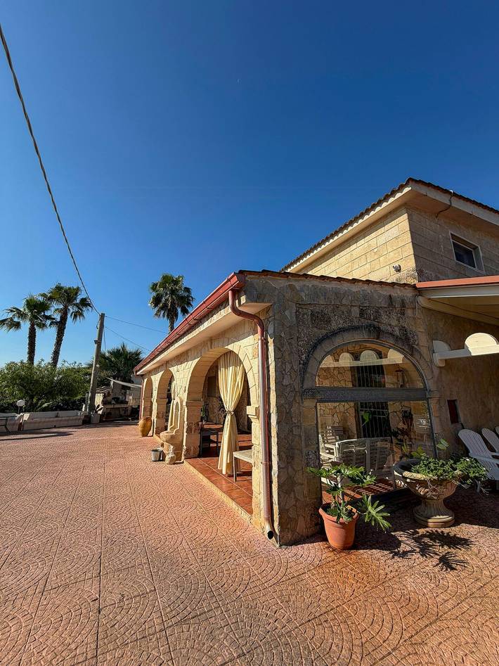 Villa avec piscine privée et petite église in San Vito dei Normanni, Salento
