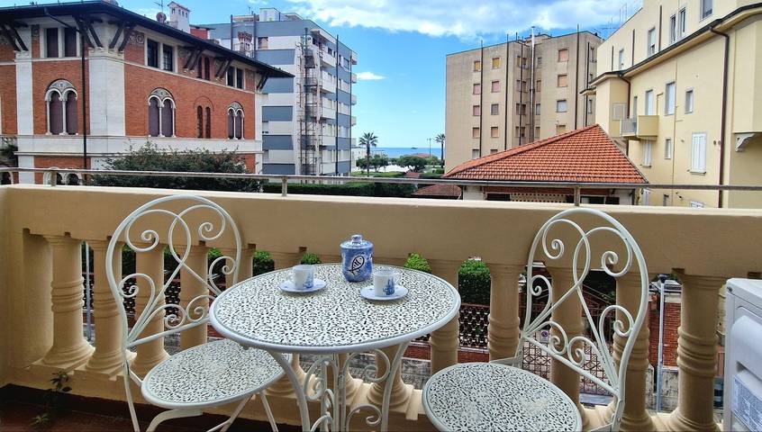 Ferienwohnung für 5 Personen, mit Terrasse in Viareggio