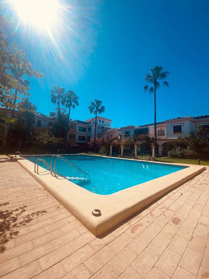 Apartamento entero, Apartamento 'El Patio' con piscina compartida, Wi-Fi y aire acondicionado in El Palmar, Costa Blanca