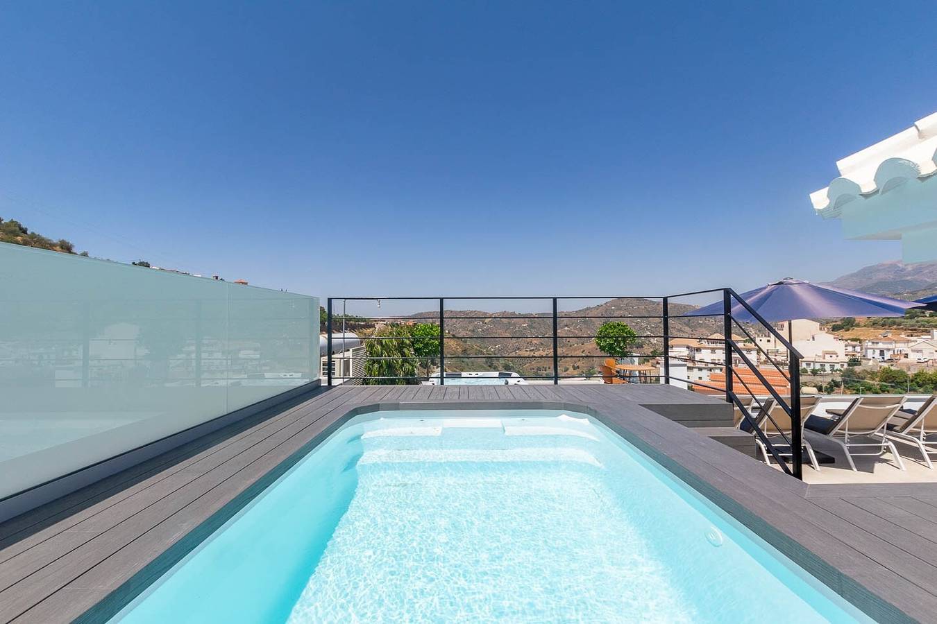 Geheel appartement, Modern appartement in Competa met uitzicht op de bergen, gedeeld zwembad & Wi-Fi in Cómpeta, Málaga Provincie