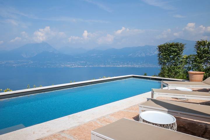 Villa Montelago With Pool in San Zeno di Montagna, Montañas Garda
