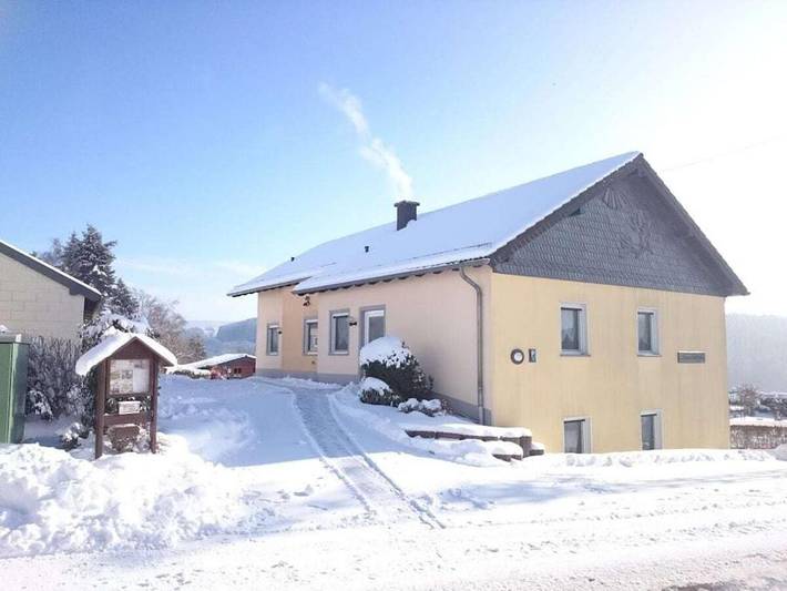 Ferienhaus für 4 Personen, mit Terrasse und Garten in Bleialf
