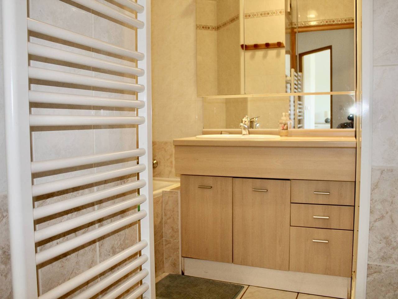 Apartamento entero, Apartamento renovado, con aire acondicionado - familias in Cros de Cagnes, Cagnes-sur-Mer