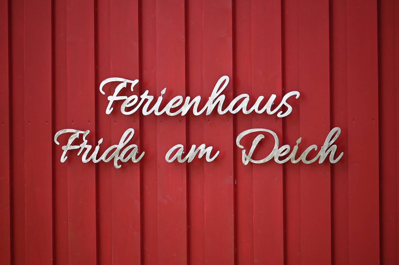 Ferienhaus 'Frida Am Deich' mit privater Terrasse, Garten,Wlan,Sauna und Kamin in Wesselburenerkoog, Nordseeküste