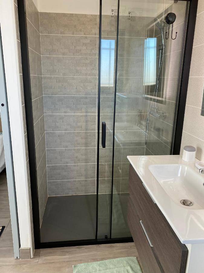 Studio et chambres V I P in Sérignan, Côte méditerranéenne (France)
