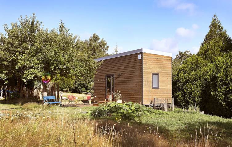 Chalet 'La Tiny House De La Blandinière' with Private Terrace, Shared Garden and Wi-Fi in Vertou, Nantes region