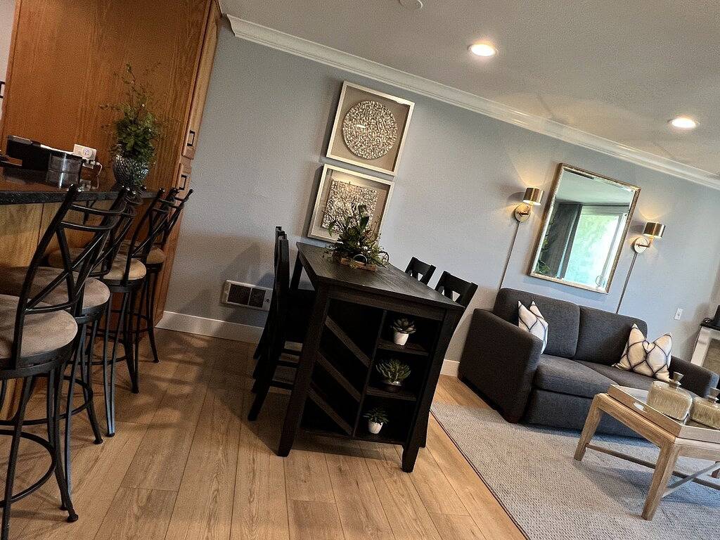 Ganze Wohnung, ❤ Romantic Ocean Views-On the Strand-Pool/Spa/Gym-Remodeled-Air Conditioning ❤ in Oceanside, San Diego County