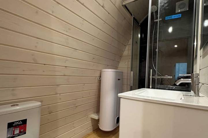 Ferienhaus für 4 Personen, mit Whirlpool und Garten sowie Sauna und Terrasse am Bärwalder See