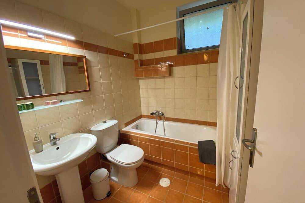 Geheel appartement, Beautiful Basement Apartment with Private Terrace in Stoupa, Messenia