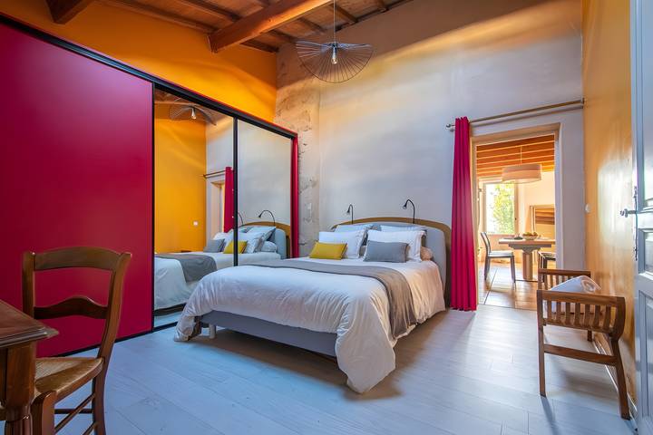 Chambre d’hôtes « Ô Fil de l’Isle » avec jardin commun et Wi-Fi in Savignac-de-l'Isle, Région de Libourne