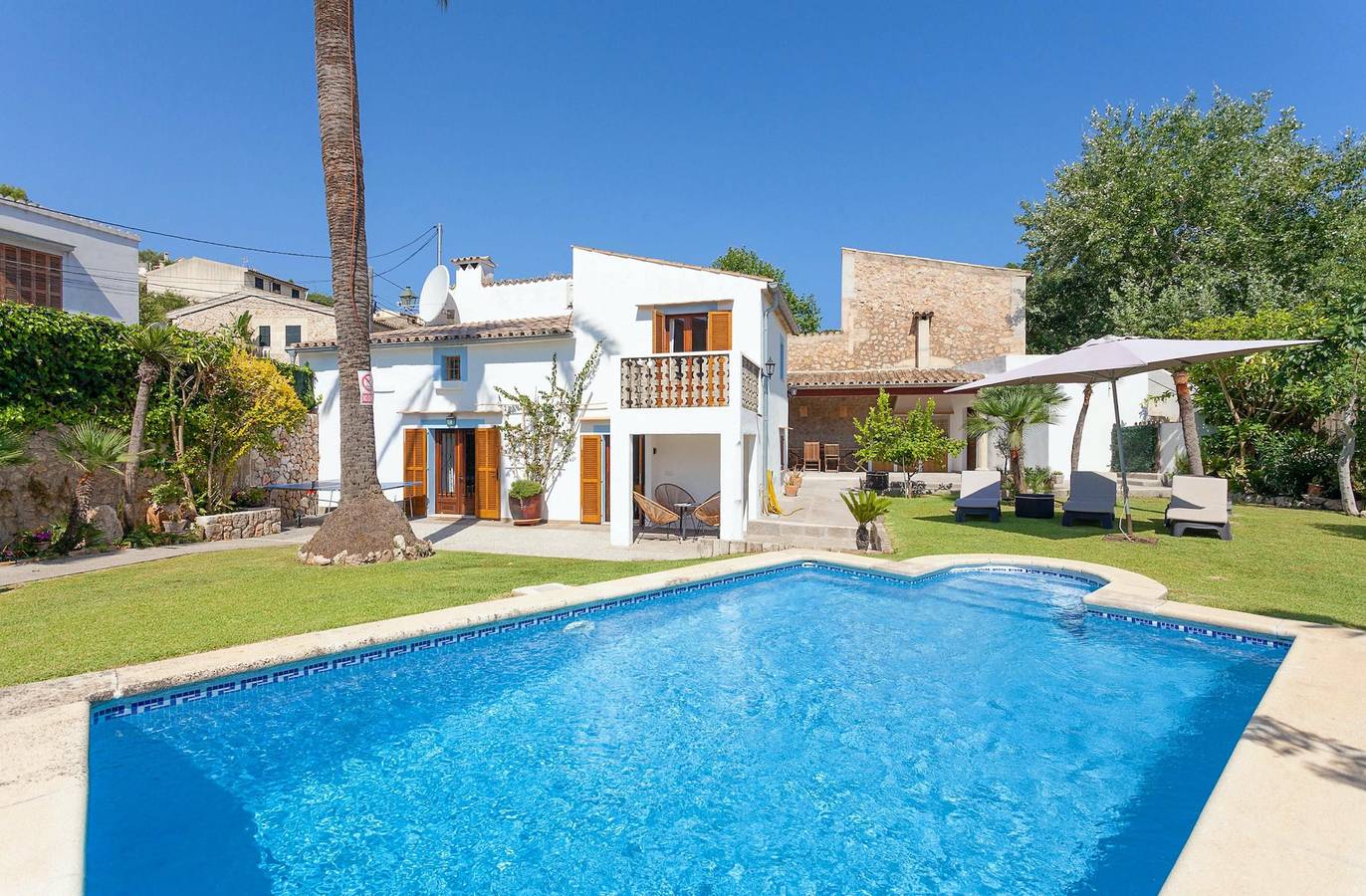 Casa Pont Roma by Vida Villas, Private pool walk to restaurants and shops in Torrent de la Vall d'en Marc, Pollença