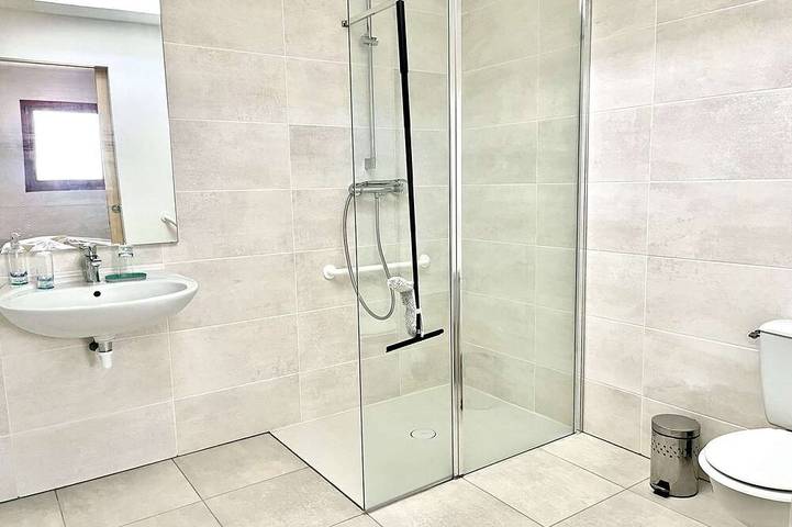Atypical renovated T5 house for people with reduced mobility – classé 2* in Locmiquélic, Côte des Mégalithes