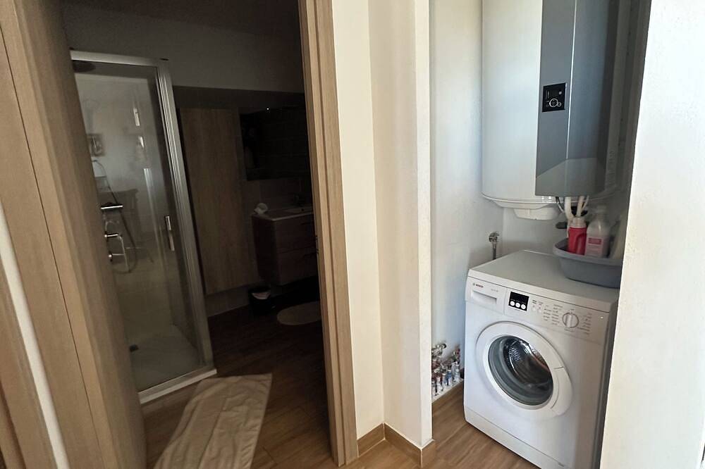 Apartamento entero, Pigonia T2 recent, comfort and design in Furiani - per night in Furiani, Cap Corse