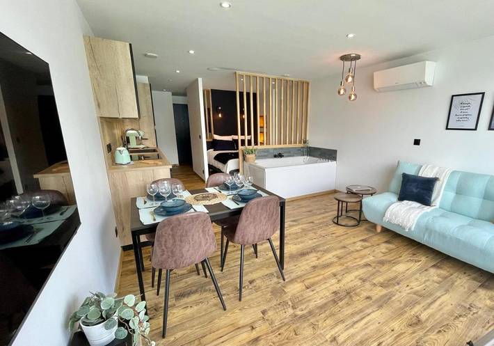 Gîte pour 4 personnes, avec balcon ainsi que vue sur le lac et vue à Tresserve - 2