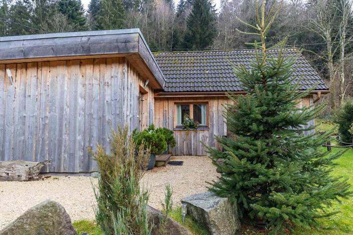 Chalet pour 4 personnes, avec Jacuzzi et Terrasse ainsi que Jardin et Vue