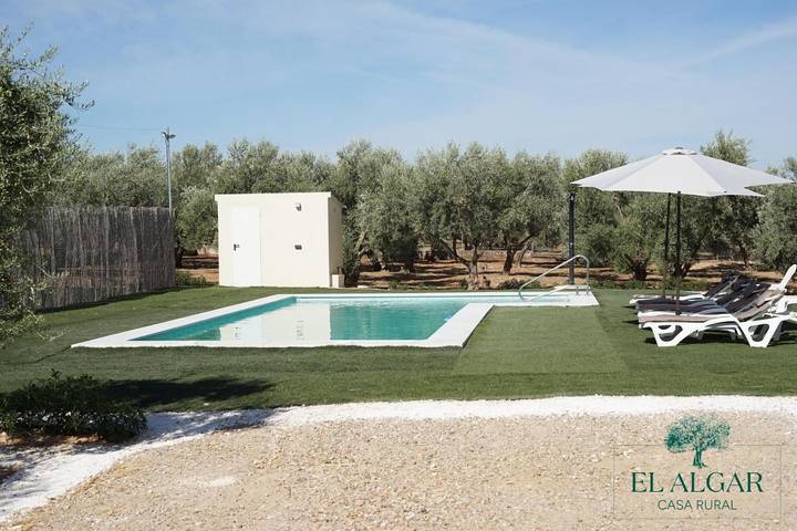 Casa rural para 9 personas, con terraza y vistas además de jardín y piscina, Se admiten mascotas en La Carlota - 4