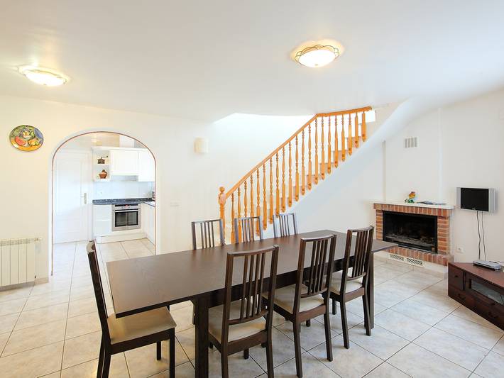 Location de vacances pour 8 personnes, avec piscine ainsi que jardin et terrasse, animaux acceptés à L'Ampolla - 4