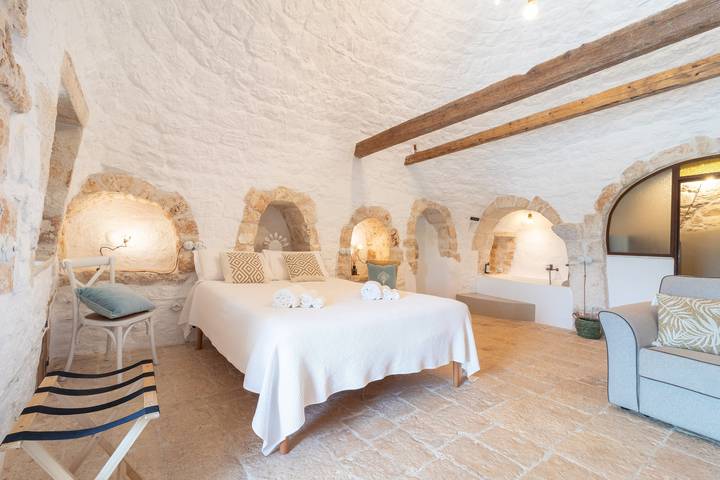 Villa 'Torre dei Trulli' con piscina, jardín, terraza y Wi-Fi in Putignano, Region de Bari