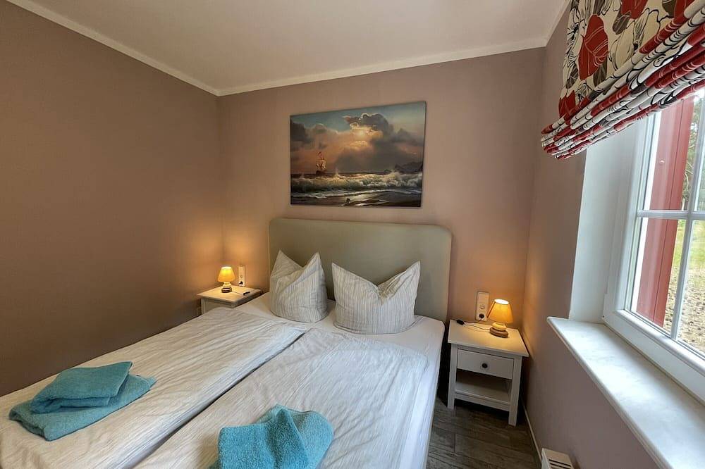 Ferienhaus 'Eichelhäher' mit privater Terrasse, privatem Garten und Wlan in Wünsdorf, Zossen