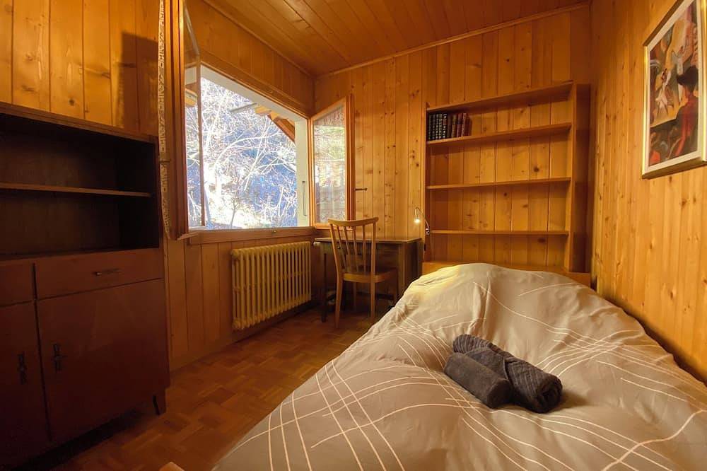 Le chalet se trouve à 200m des télécabines de la Barboleuse à Gryon dans un quartier calme et entour in Gryon, Alpes Vaudoises
