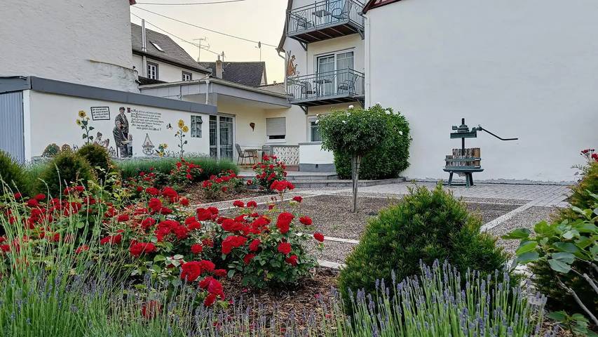 Ferienwohnung für 2 Personen, mit Balkon und Terrasse sowie Garten