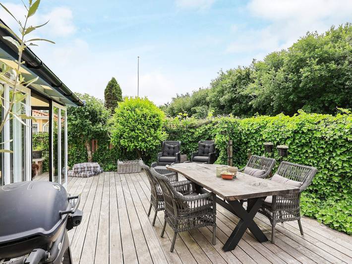 Ferieudlejning for 4 personer, med terrasse og have i Karrebæksminde