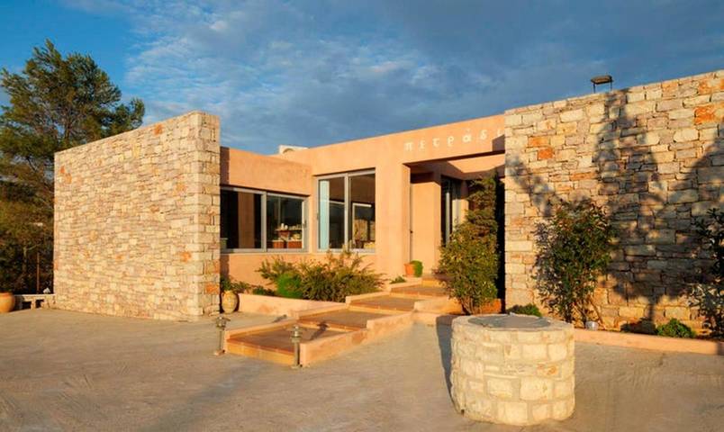 Location de vacances pour 3 personnes, avec piscine ainsi que jacuzzi et jardin dans Cythère - 3