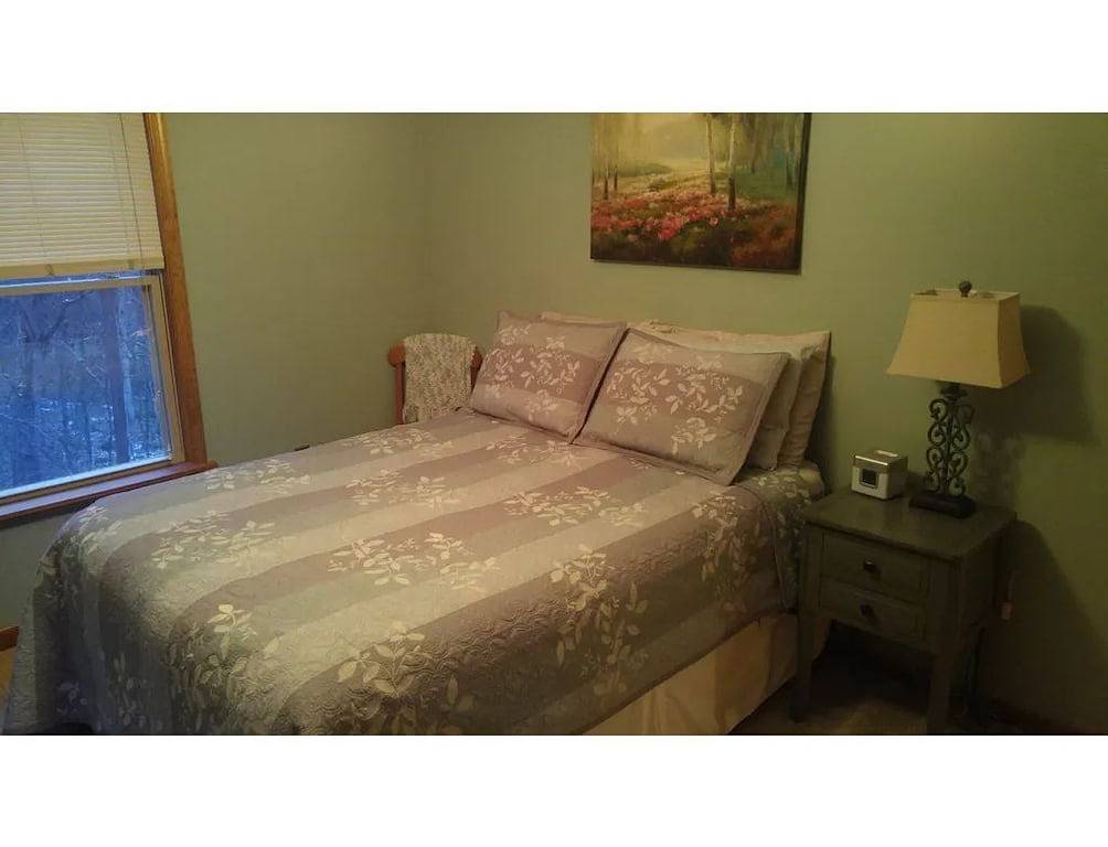 Flussufer, tierfreundlich! Blockhaus mit 2 Schlafzimmern und Dachboden! in Page County