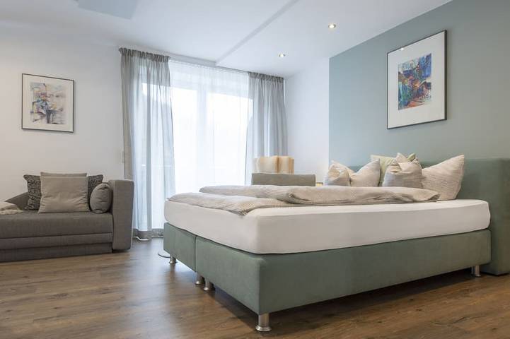 Ferienwohnung für 3 Personen, mit Balkon und Terrasse in Eichenbühl