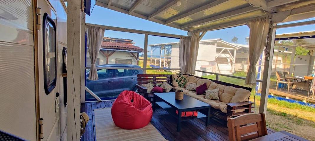 Camping pour 4 personnes, avec vue et terrasse, animaux acceptés