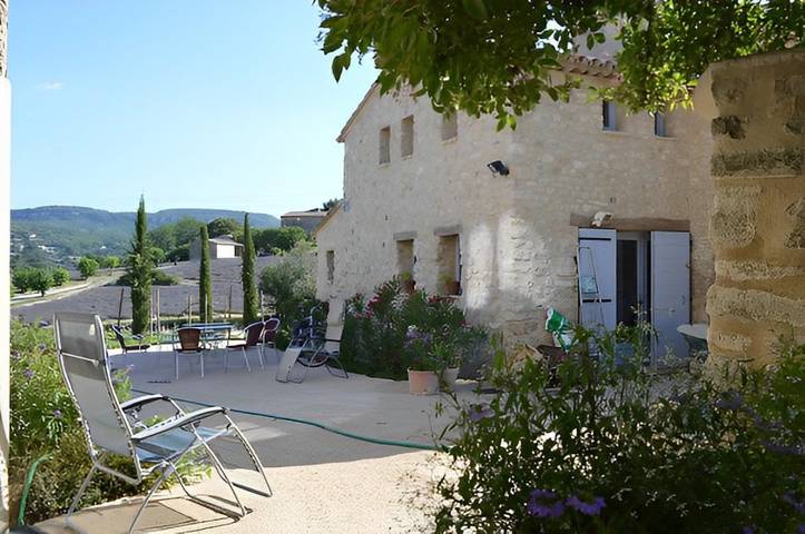 Chambre d’hôte pour 3 personnes, avec piscine et jardin dans le Vaucluse - 2