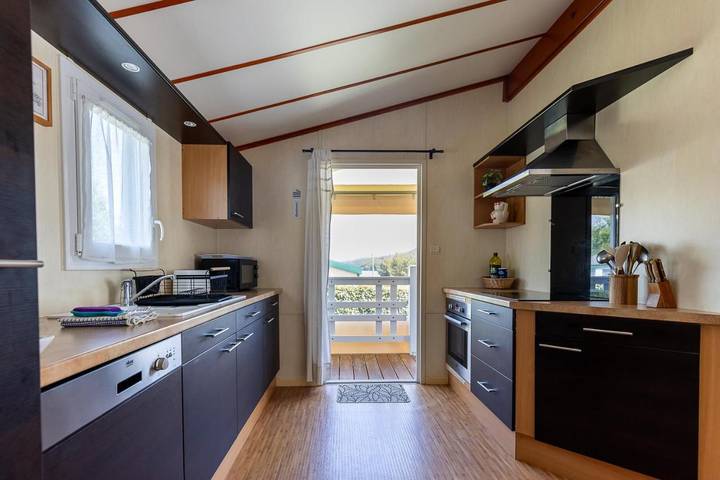 Location de vacances pour 6 personnes, avec Terrasse ainsi que Jardin et Vue sur le lac à Caurel - 4