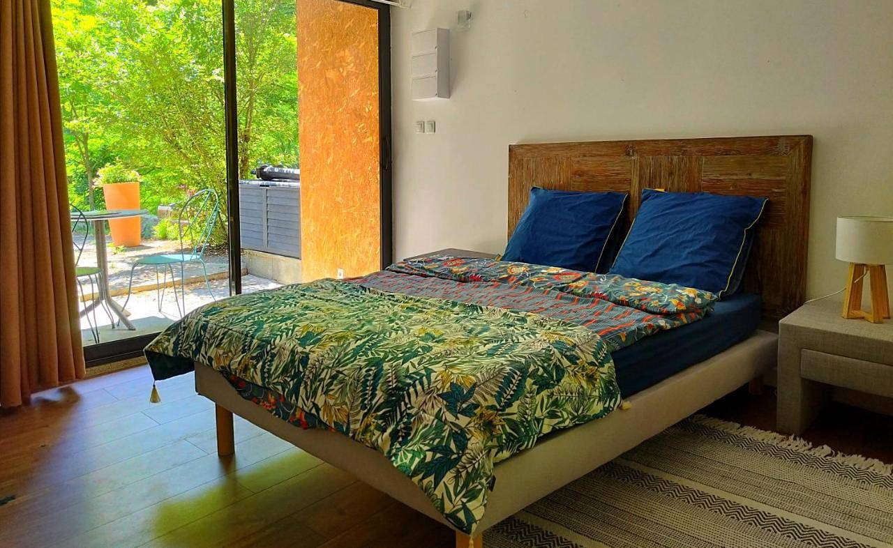 Studio with Pool View in Saint-Donat-sur-l'Herbasse, Région de Valence