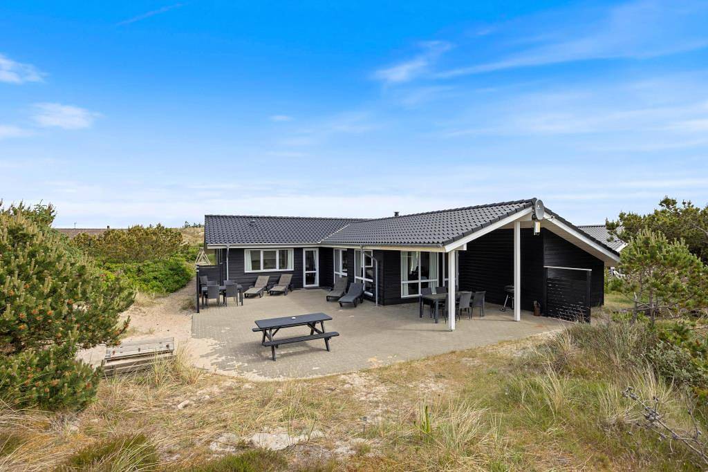 Moderne sommerhus til 8 personer med spa og sauna in Bjerregård, Holmsland Klit