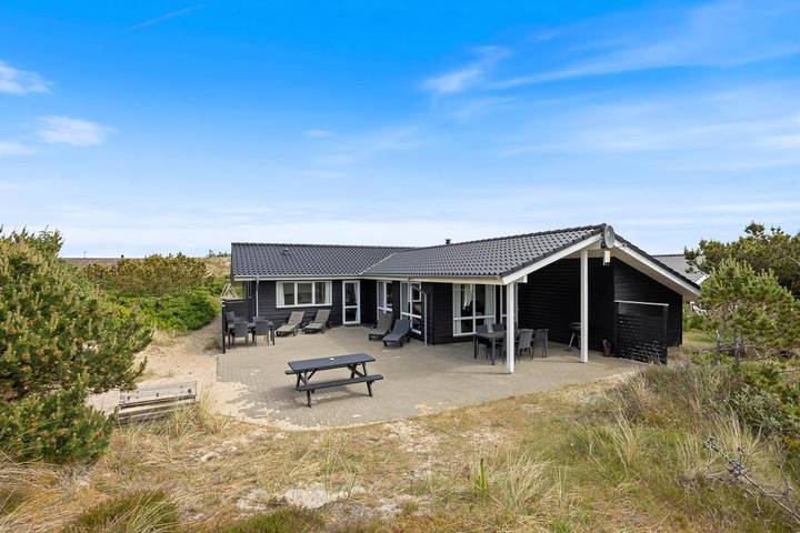 Villa for 8 personer, med Balkon/Terrasse og Jacuzzi samt Sauna i Bjerregård