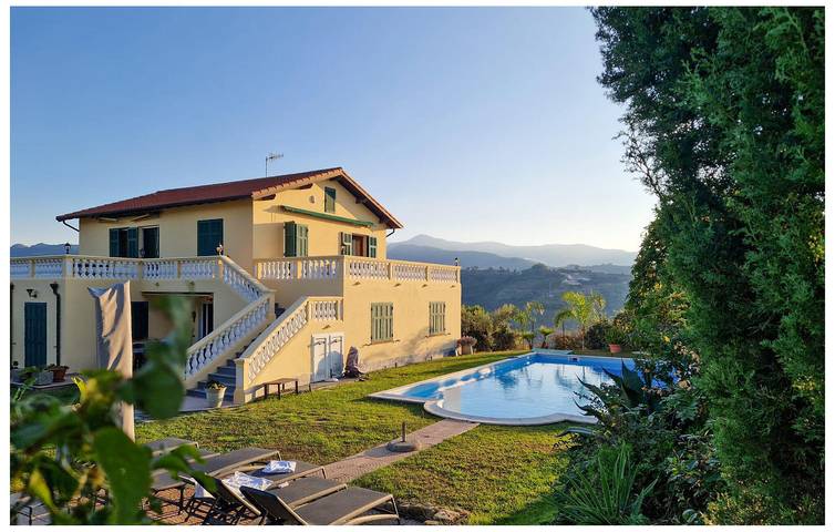 Appartement de vacances pour 6 personnes, avec jardin et vue ainsi que terrasse et piscine