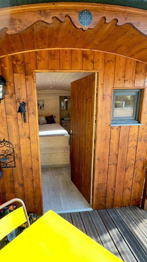 Camping pour 2 personnes, avec terrasse ainsi que vue et jardin