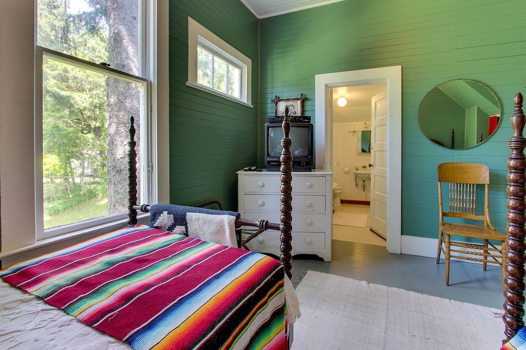 Historische hundefreundliche Haus in der Nähe von Strand und Golf und auf einem Morgen Wiese! in Gearhart, Clatsop County