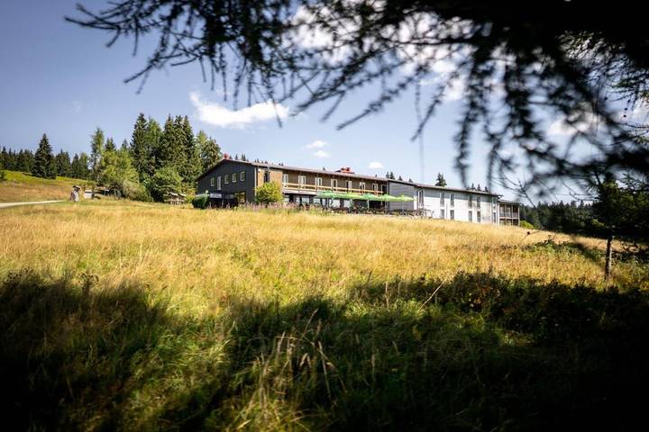 Hôtel, avec Balcon et Terrasse ainsi que Sauna et Vue