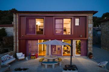 Location de vacances pour 2 personnes, avec terrasse et jardin ainsi que piscine et vue dans Amares