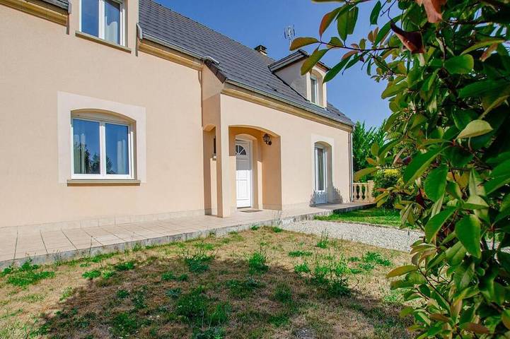 Gîte pour 8 personnes, avec jardin à Saint-Julien-les-Villas