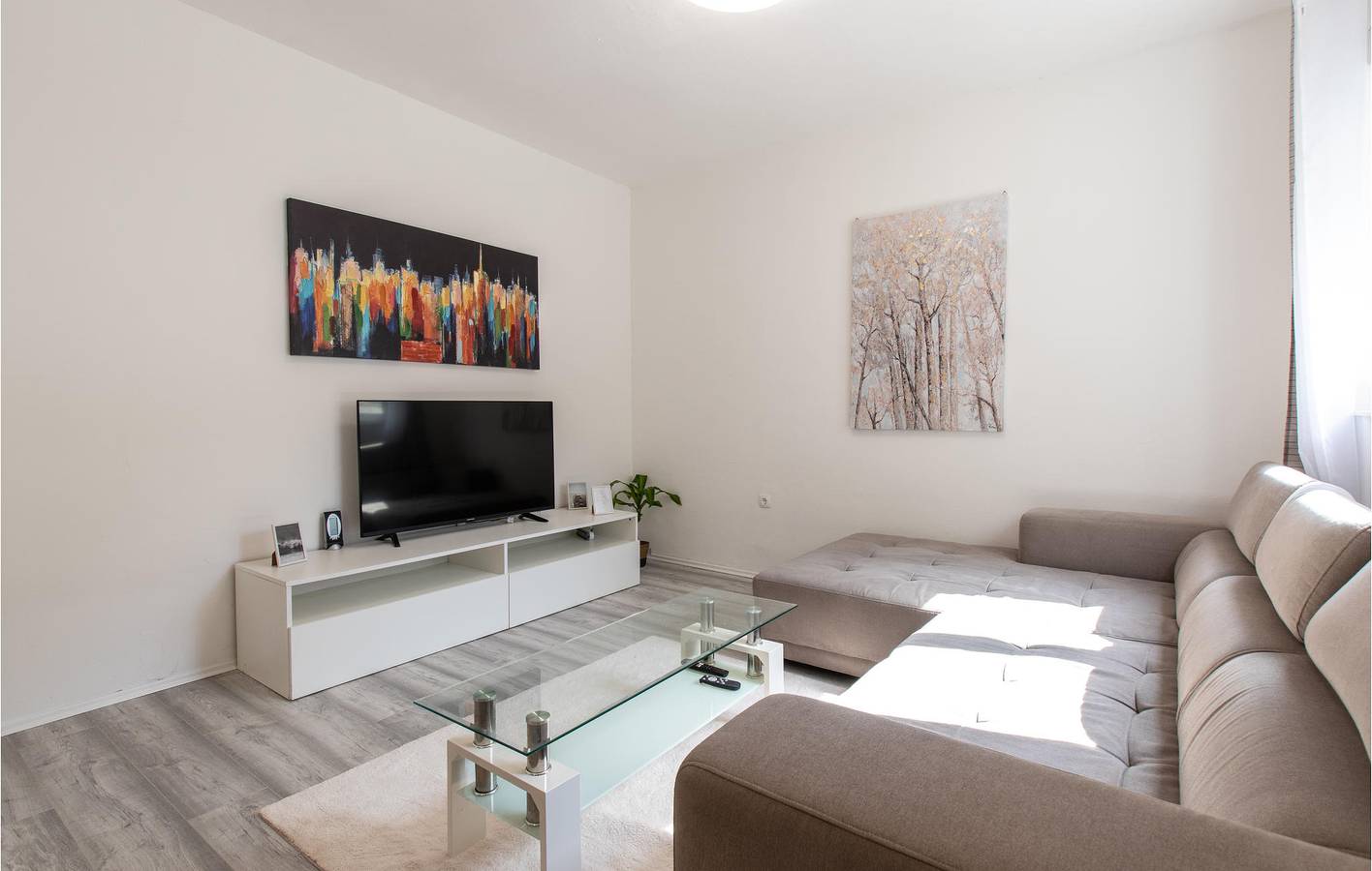 Ganze Ferienwohnung, Gemütliche 2-Zimmer-Wohnung mit Pool, WLAN und Zugang zum Strand (600 m entfernt) in Zadar Stadt, Zadar (Kommun)