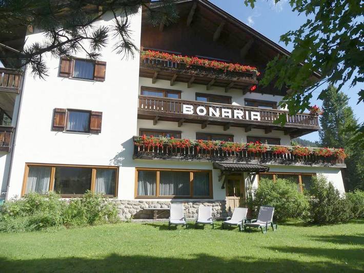 Location de vacances pour 3 personnes, avec Balcon ainsi que Terrasse et Jardin à Corvara in Badia