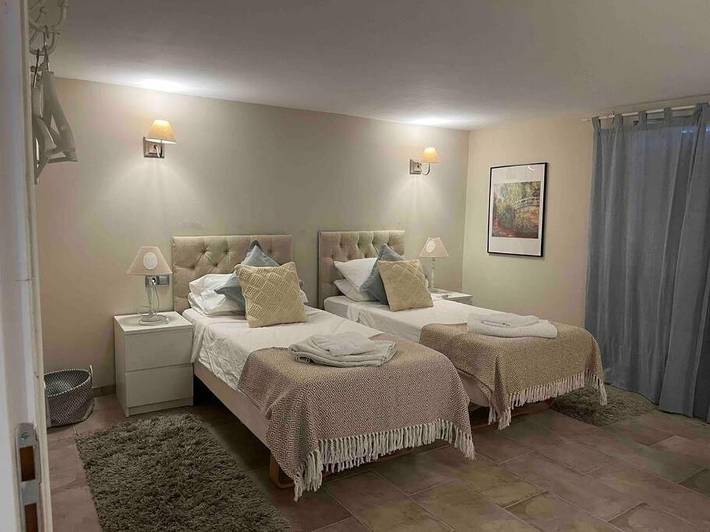 Location de vacances pour 8 personnes, avec jardin ainsi que piscine et vue, animaux acceptés à Pouzolles - 4