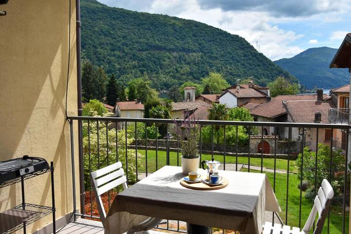 Ferienwohnung für 4 Personen, mit Pool und Balkon sowie Seeblick und Ausblick in Brusimpiano Gemeinde
