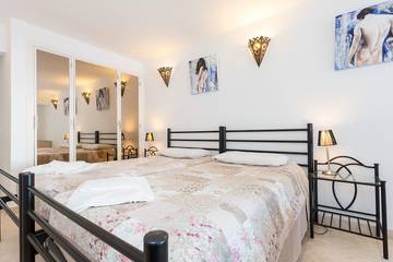 Villa for 30 People in Luz, Faro District, Photo 2